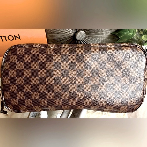 Gorgeous Authentic Louis Vuitton Damier Ebene Neverfull MM, NWT! - Picture 10 of 16